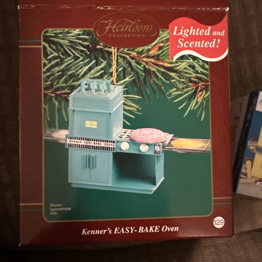Carlton 2003 Heirloom Kenner's EASY BAKE Oven Lighted & Scented Ornament ES1714